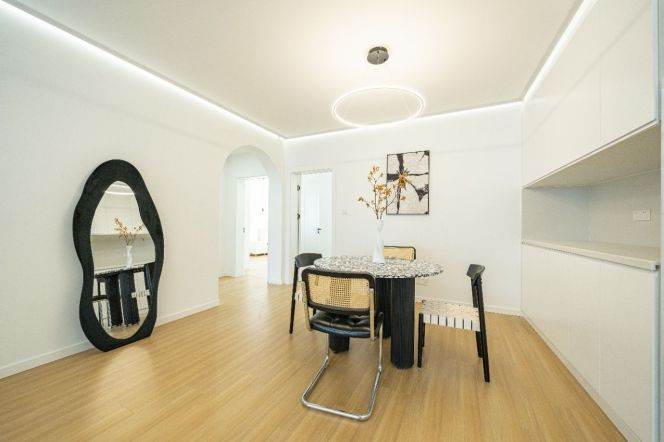 3 Brs, 2 Baths with Central ac/Oven/Dryer, 180 sqm @ Wuning metro L13