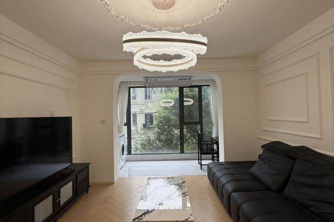 Modern 2brs with balcony in  nearby beautiful Huang pu river