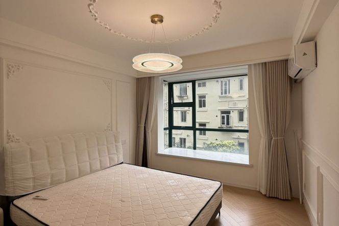 Modern 2brs with balcony in  nearby beautiful Huang pu river