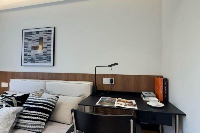 1 Big Br, 1 Living room, 75 sqm with Central ac/Dryer @ Zhongtan metro L3&4