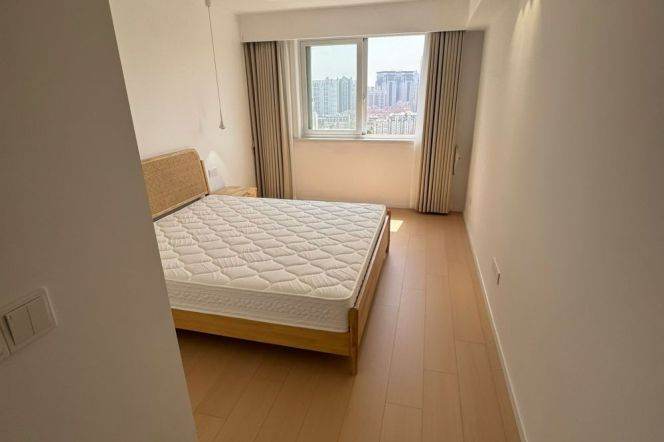 2 Brs, 1 Living room with Floor heating/Central ac/Oven, 130 sqm @ Jiangsu metro L2&11