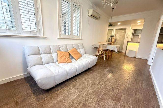 Bright 2br Apt in west Nanjing Road