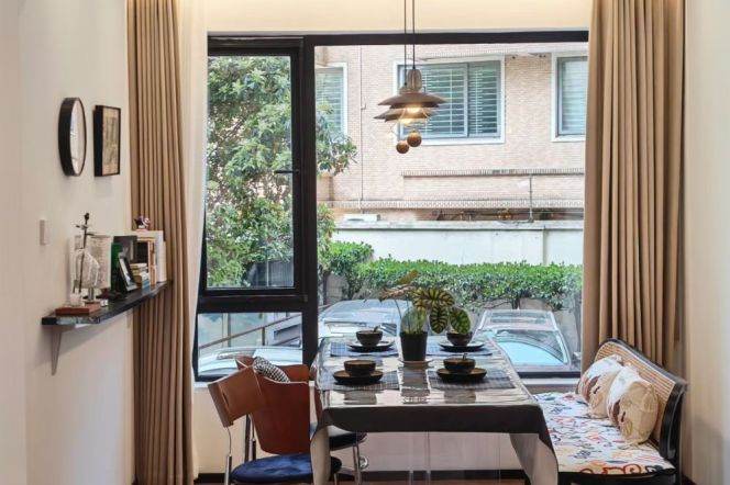 3 Brs, 2 Baths with Big Yard, 160 sqm, Floor heating/Central ac @ Xujiahui station L9