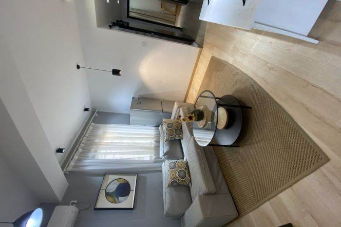 8k Comfort 2Br Nr Jiangsu Rd.line2/11