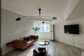 Bright 2 Brs, 1 Living room with Oven/Dryer, 120 sqm @ Wuning metro L13