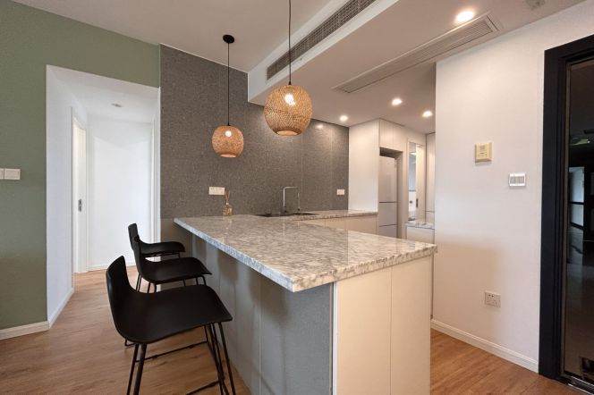 Jiangsu rd metro L2/11 | Highrise 2br-2bathr + wall heating | Good compound