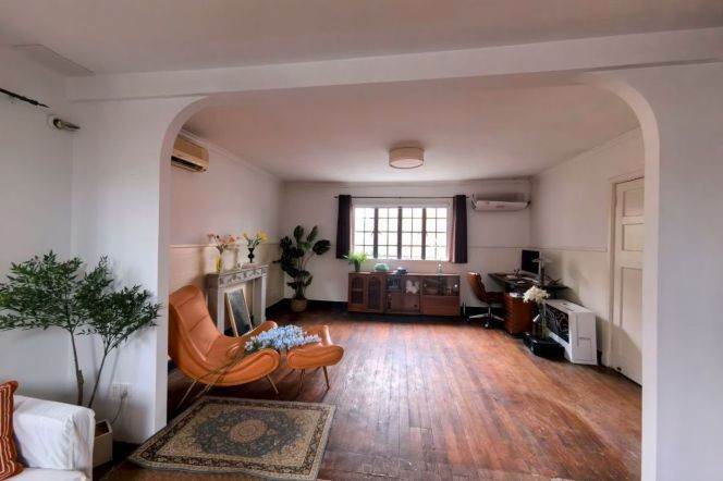 3 Brs, 2 Baths, 130 sqm, Historical Building @ Jingan temple L2&7