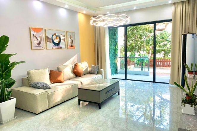 Well-lit Ground Floor Residence w/Patio in Lianyang Community/Century Park