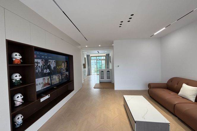 3 Brs, 2 Baths, Floor heating/Central ac/Oven, 160 sqm @ Shanghai Children Medical Centre L6