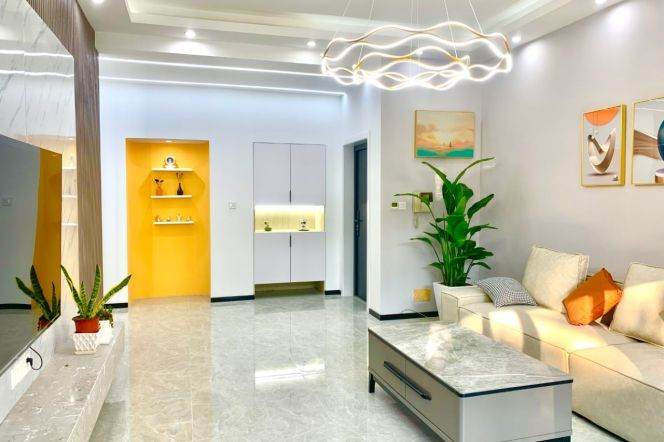 Well-lit Ground Floor Residence w/Patio in Lianyang Community/Century Park