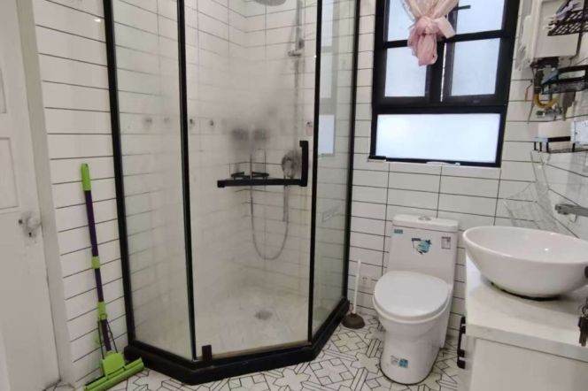 Comfortable apt+Balcony L9/12 JiaShan Rd