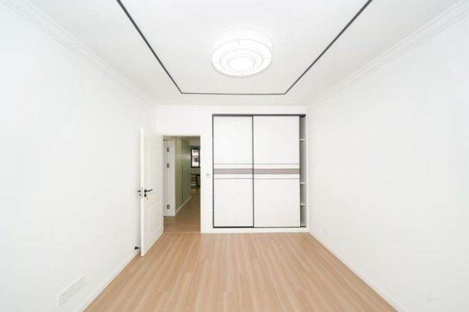 2 Brs, 2 Baths with Terrace, Floor Heating, 130 sqm @ Shuicheng metro L10