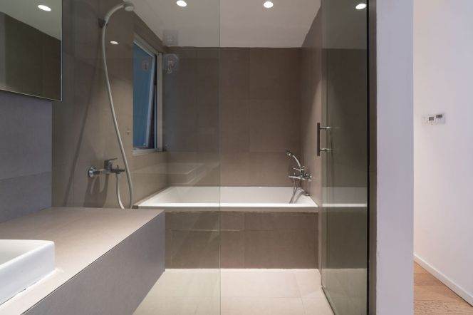 Modern 3brs with floor heating and balcony in central downtown