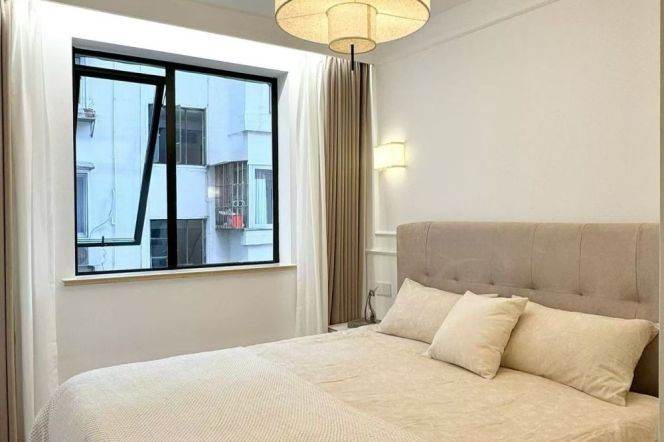 super bright apartment with Oven / Dryer @ Line 7 Changping Road 