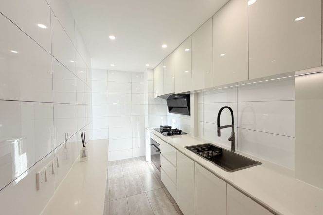 Modern 3brs with balcony and floor heating in Jing an temple CBD