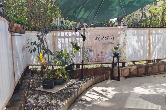 3 Brs, 2 Baths with Big Yard, 160 sqm, Floor heating/Central ac @ Xujiahui station L9