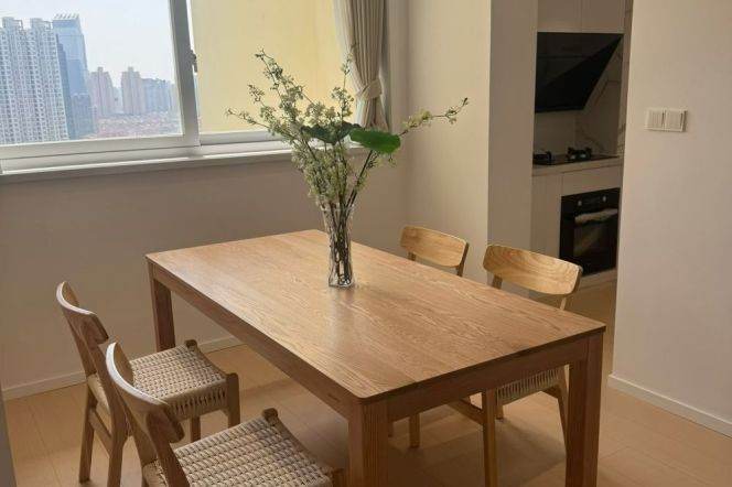 2 Brs, 1 Living room with Floor heating/Central ac/Oven, 130 sqm @ Jiangsu metro L2&11