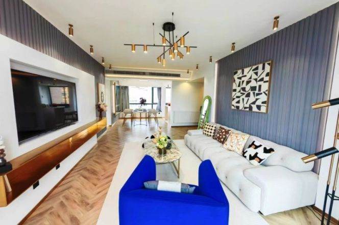 Modern 3brs with wall radotor and balcony nearby  beautiful Huang pu river 