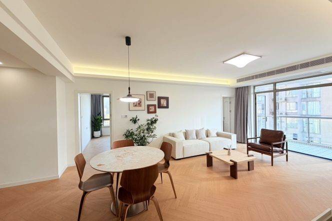 Modern 3brs with balcony and floor heating in Jing an temple CBD