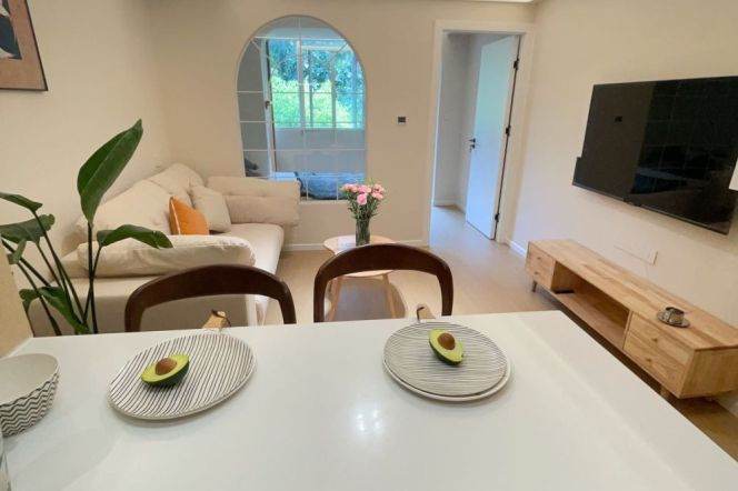 Charming apt 2/11 Jiangsu Rd