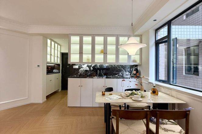 3 Brs, 2 Baths with Floor heating/Central ac/Oven/Dish washer/Bathtub, 150 sqm @ Hongqiao metro L10