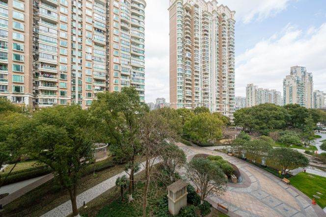 Modern 4brs with floor heating and balcony beside Century Park