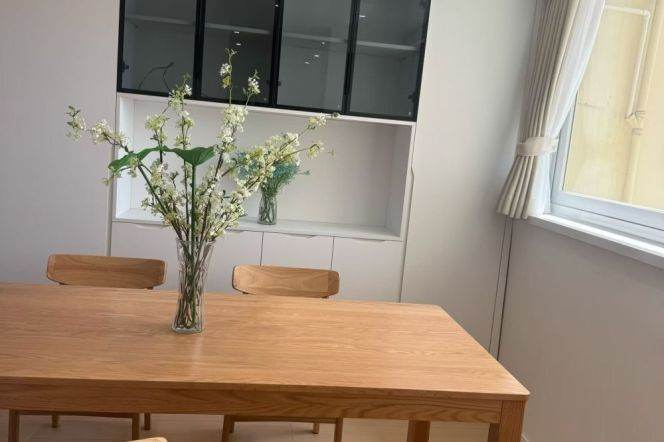 2 Brs, 1 Living room with Floor heating/Central ac/Oven, 130 sqm @ Jiangsu metro L2&11