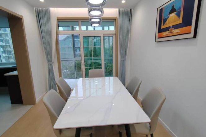 3 Brs, 2 Baths, Floor heating/Central ac/Oven, 160 sqm @ Shanghai Children Medical Centre L6