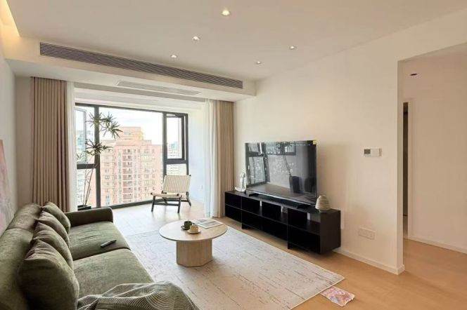 1 Big Br, 1 Living room with Brand-new Dec, Central ac, Oven, 80 sqm @ Yishan metro L9