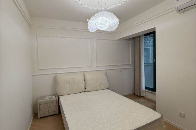 Modern 2brs with balcony in  nearby beautiful Huang pu river