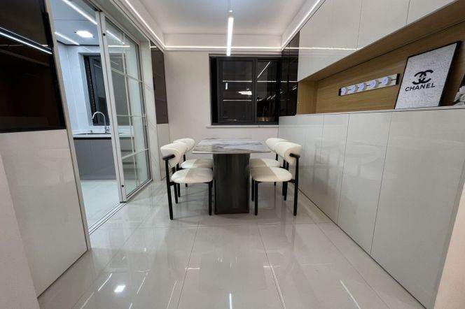 2 Brs, 1 Living room with Central ac/Oven/Dish washer, 120 sqm @ Weining metro L2