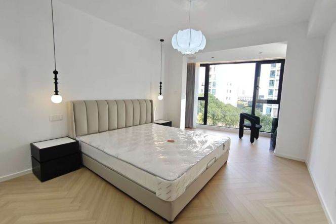 Deluxe Spacious Large 3Brs+Balcony