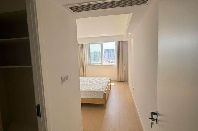 Elevator Bright 2Br/2Lr/1Bt Close to L2/11 Jiangsu Rd Metro Station 