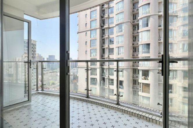 Well-lit 3BR 2BA w/Balcony in Yunhe Garden/Jing'an Temple