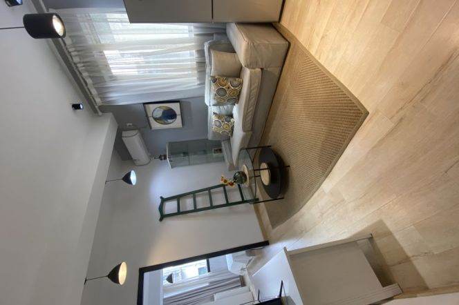 Spacious 2Br/2Lr/1Bt Close to L2/11 Jiangsu Rd Station 