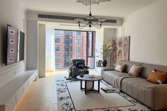 2br, big windows, nice compoud, several subways, malls,17.5k