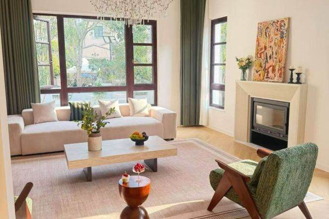 Brand new decoration 6brs with garden and floor heating nearby German&French school 