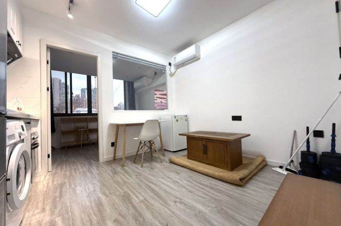 Furnished 1Br south-facing S. Shaanxi Rd Station