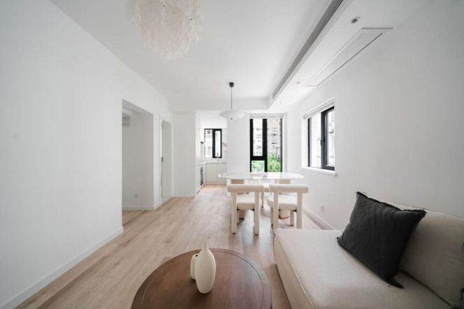 Modern 1br/2living & balcony/heating/oven @W Nanjing Rd