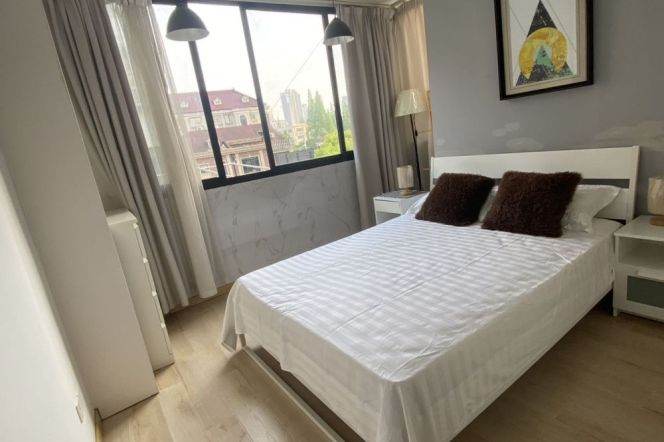 Spacious 2Br/2Lr/1Bt Close to L2/11 Jiangsu Rd Station 