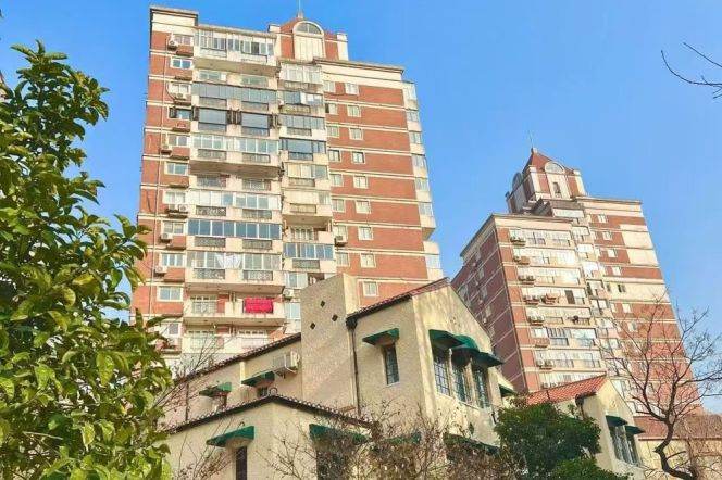 Modern 3brs with balcony and floor heating nearby  Wu kang road