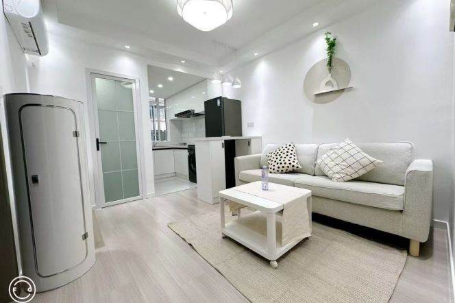 Spacious 1Br/2Lr/1Bt Close to L2/11 Weining Rd Station 