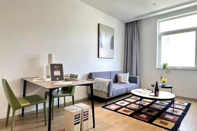 1BR near line 3/11/12 and convenient to LUMINA 2 can long and short term lease