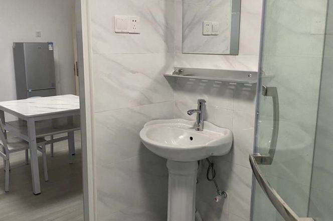 1Studio near line 3/4 W.Yan'an Rd and Dong'hua Uni can long and short term lease