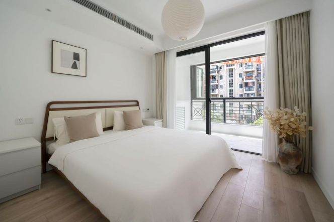 Modern 1br/2living & balcony/heating/oven @W Nanjing Rd