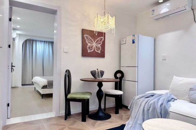 1BR，balcany , Next to Subway4,6 & Malls, Key, 6.7K