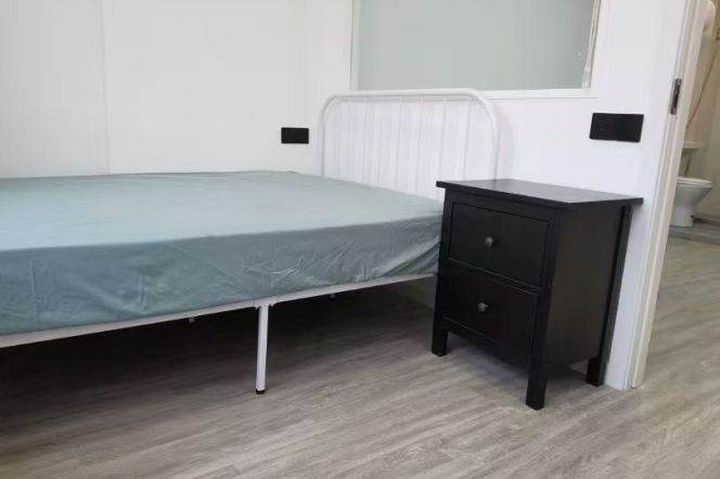 Furnished 1Br south-facing S. Shaanxi Rd Station