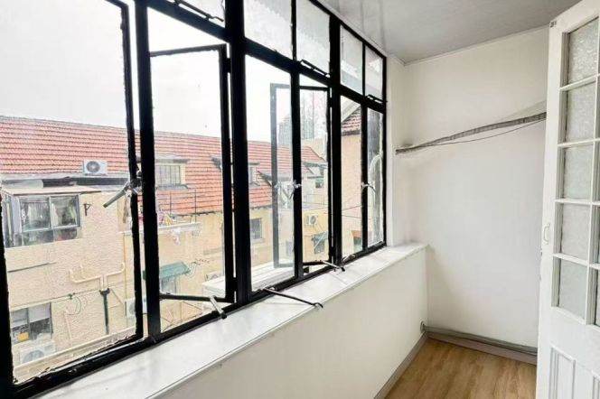 Bright Duplex 1BR APT Nr Changshu Rd 8.3k