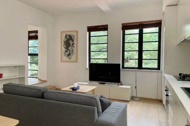 Beautiful window 1br with Balcony near Jiaotong University