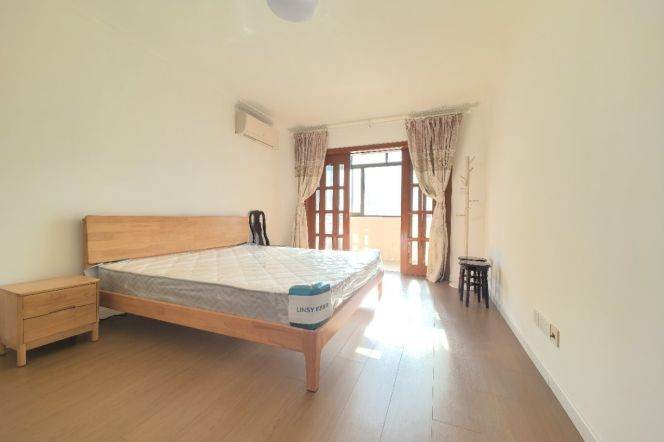 Elevator 2Brs/2Lrs/1Bt apt nr Changping rd,M7